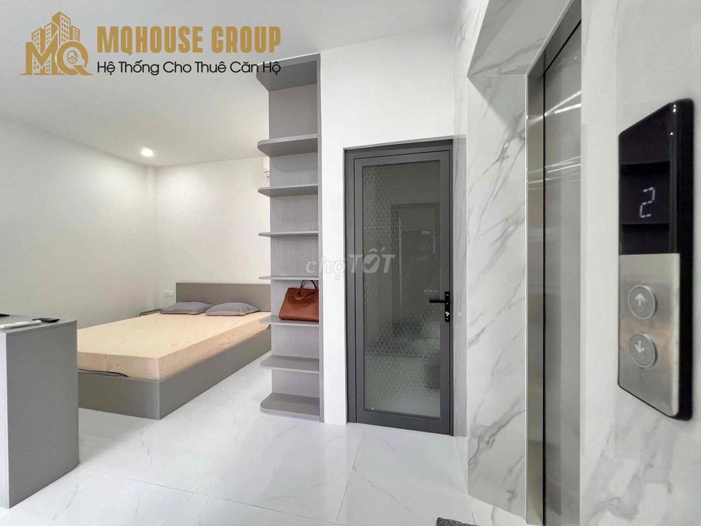 Three new suites full of senior furniture right ontte Nguyễn Văn Lượng.