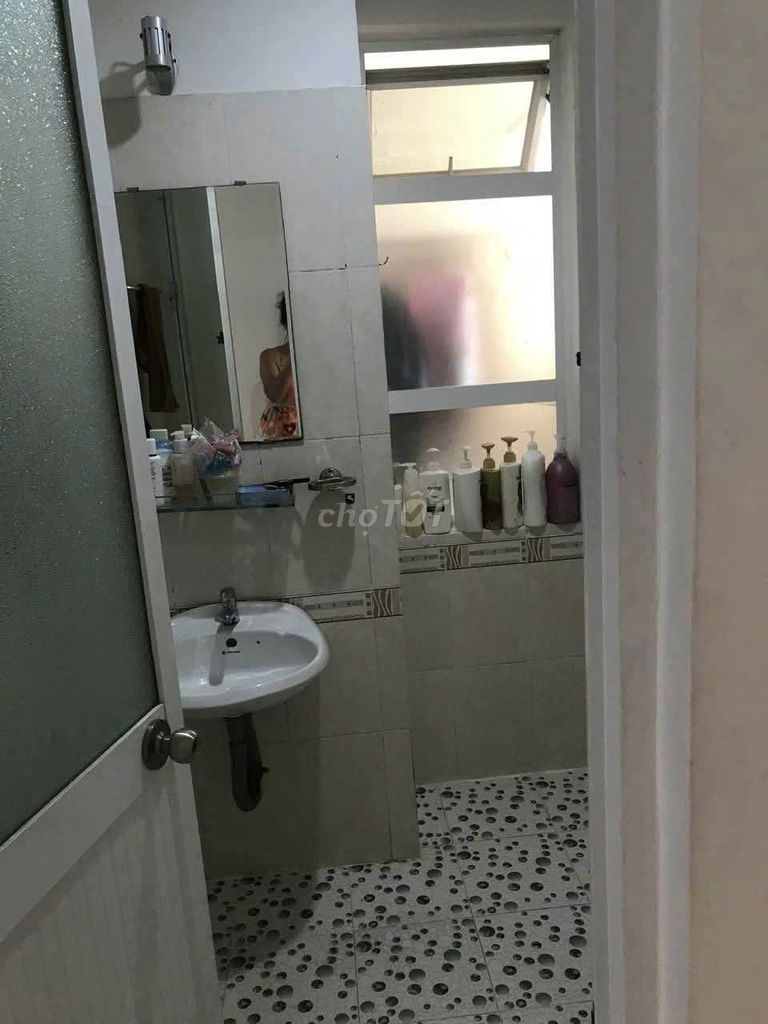 We rent C/C-C-C-C-Fea, Phan Hymura, 2 bedrooms cost 9 million/5 a month.