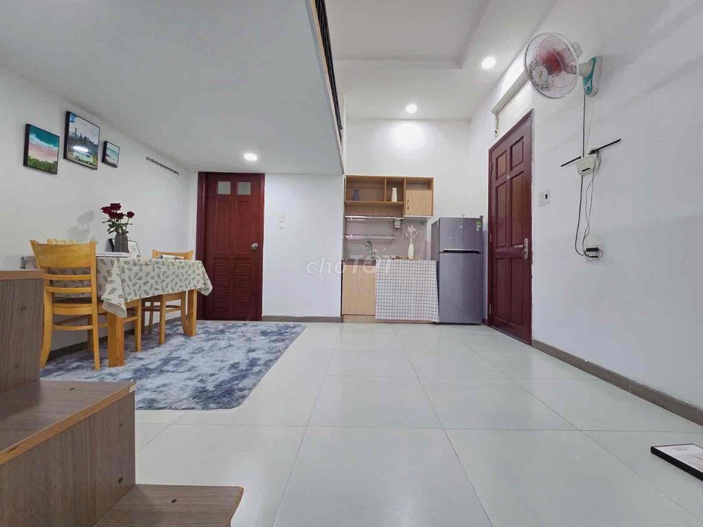 The apartment with an unbounded tram car was near vhu
