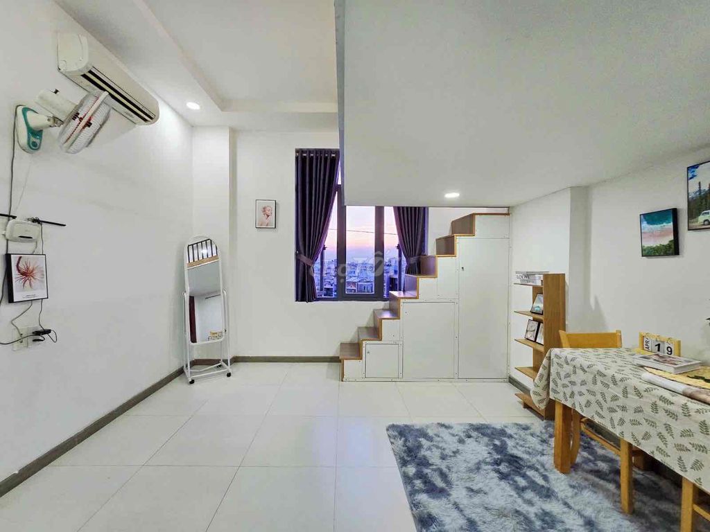 The apartment with an unbounded tram car was near vhu