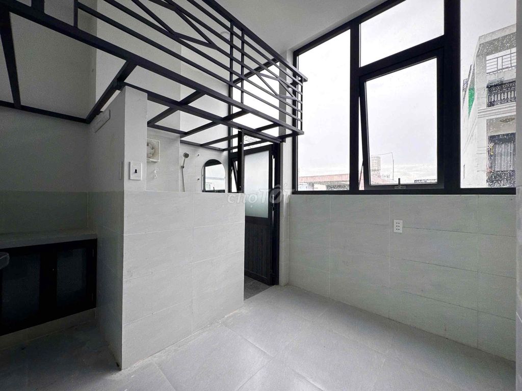 The new apartment is fully constructed near Âu Cơ University of Cedication.
