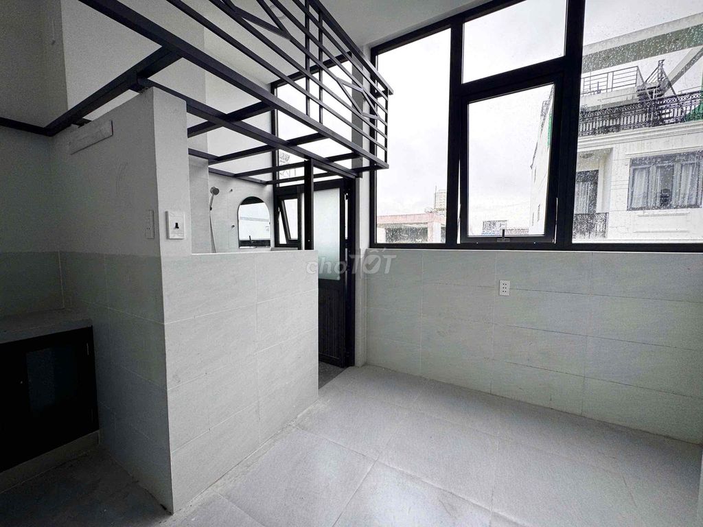 The new apartment is fully constructed near Âu Cơ University of Cedication.