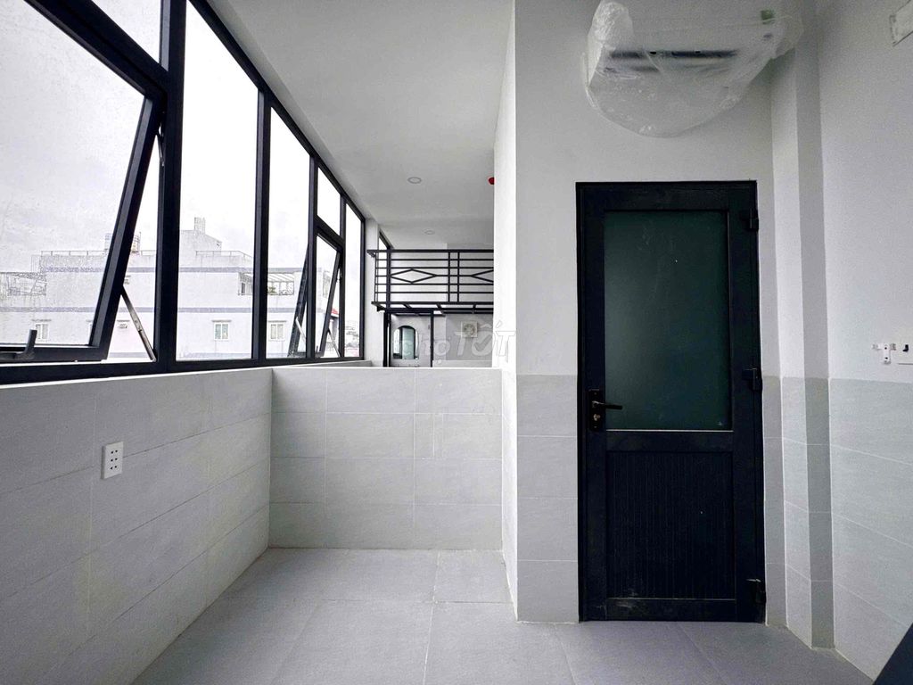 The new apartment is fully constructed near Âu Cơ University of Cedication.