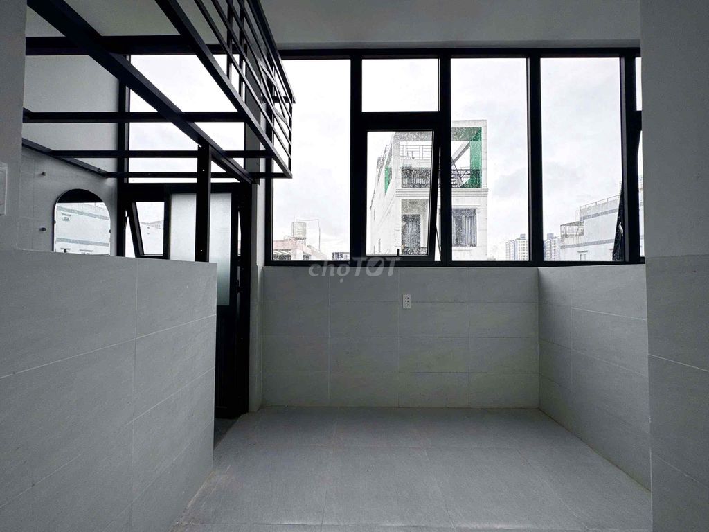The new apartment is fully constructed near Âu Cơ University of Cedication.
