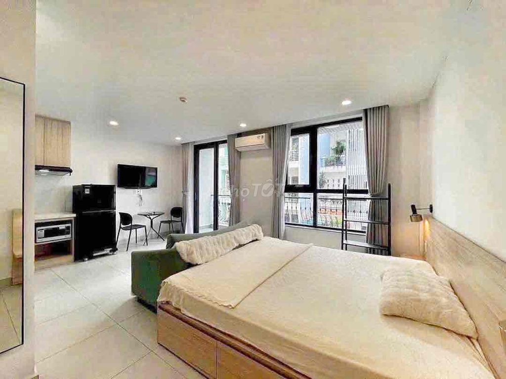 5,900,000 balcony apartments full of county 7