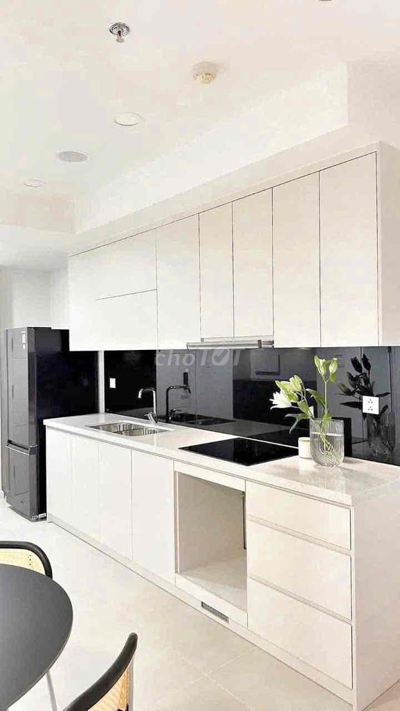 7,000,000 apartments. One bedroom full of furniture clear of District 7