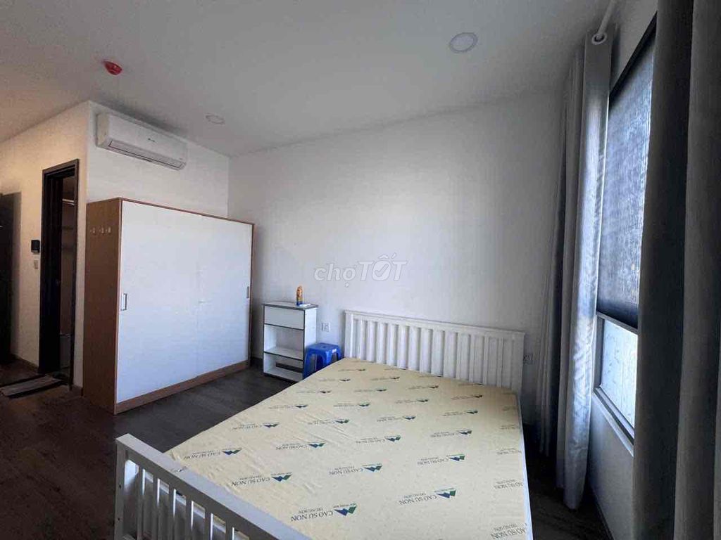 The studio is full of furniture. 2-5 million, bring your suitcase.