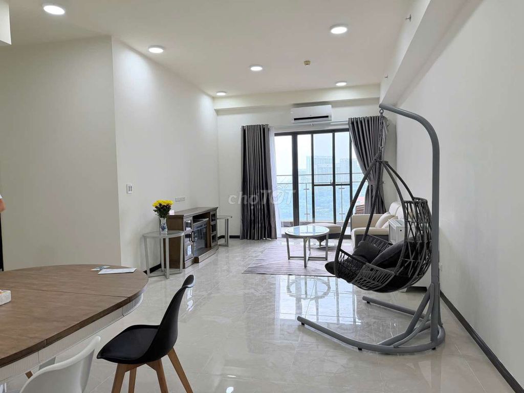 Rent a three-size dockland bedroom.