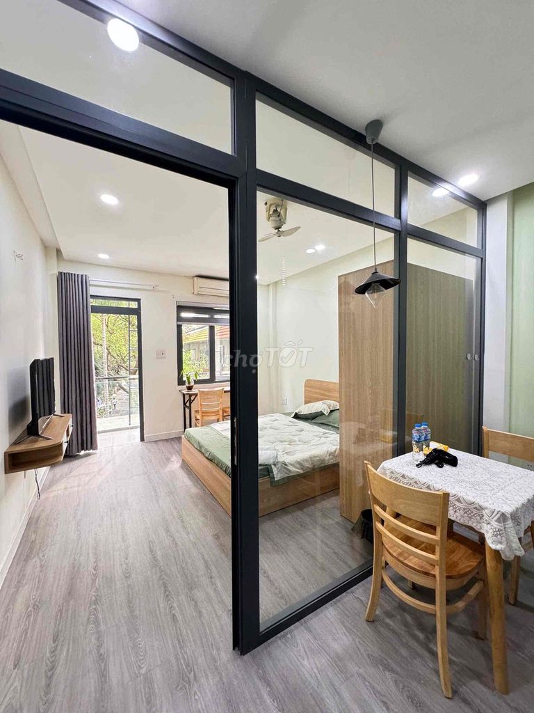 The 1st House is located in Lý Chính Thắng District 3 near the Democratic Circle.