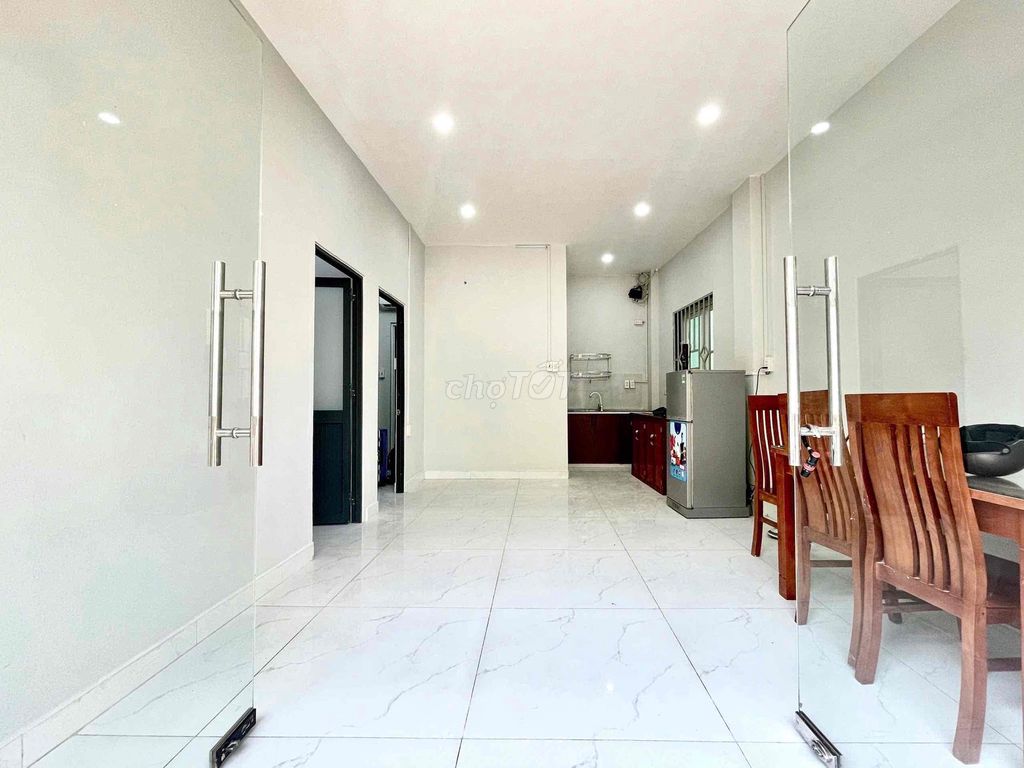 The square root of 2 bedroom plus 2 toilets plus free car alley.