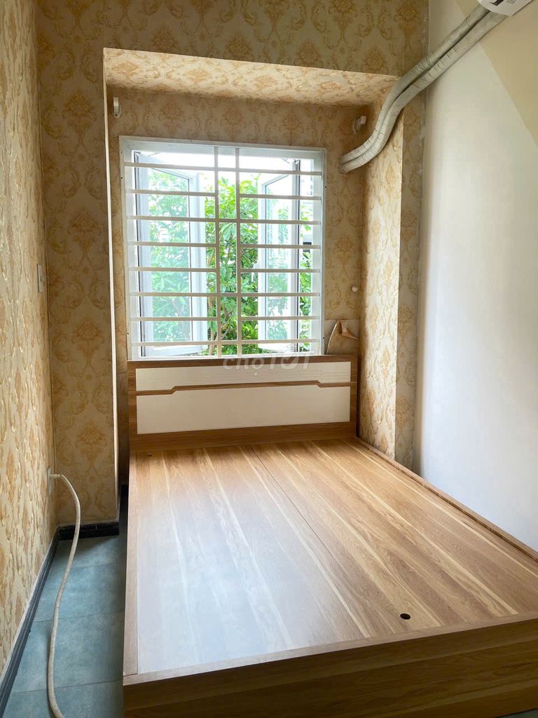 Akane set the apartment. A free bedroom.