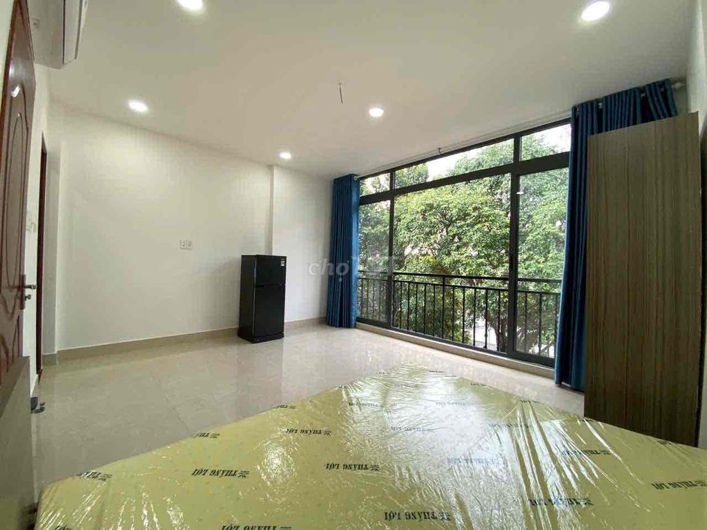 The full interior balcony is Cao Thắng-504th District 10