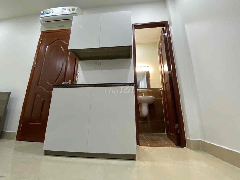 The full interior balcony is Cao Thắng-504th District 10