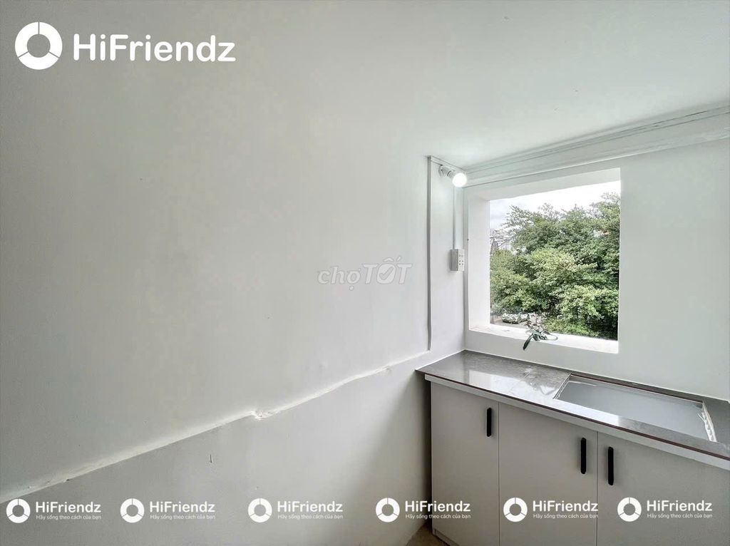 A super-cost price - a sky window built near a software park