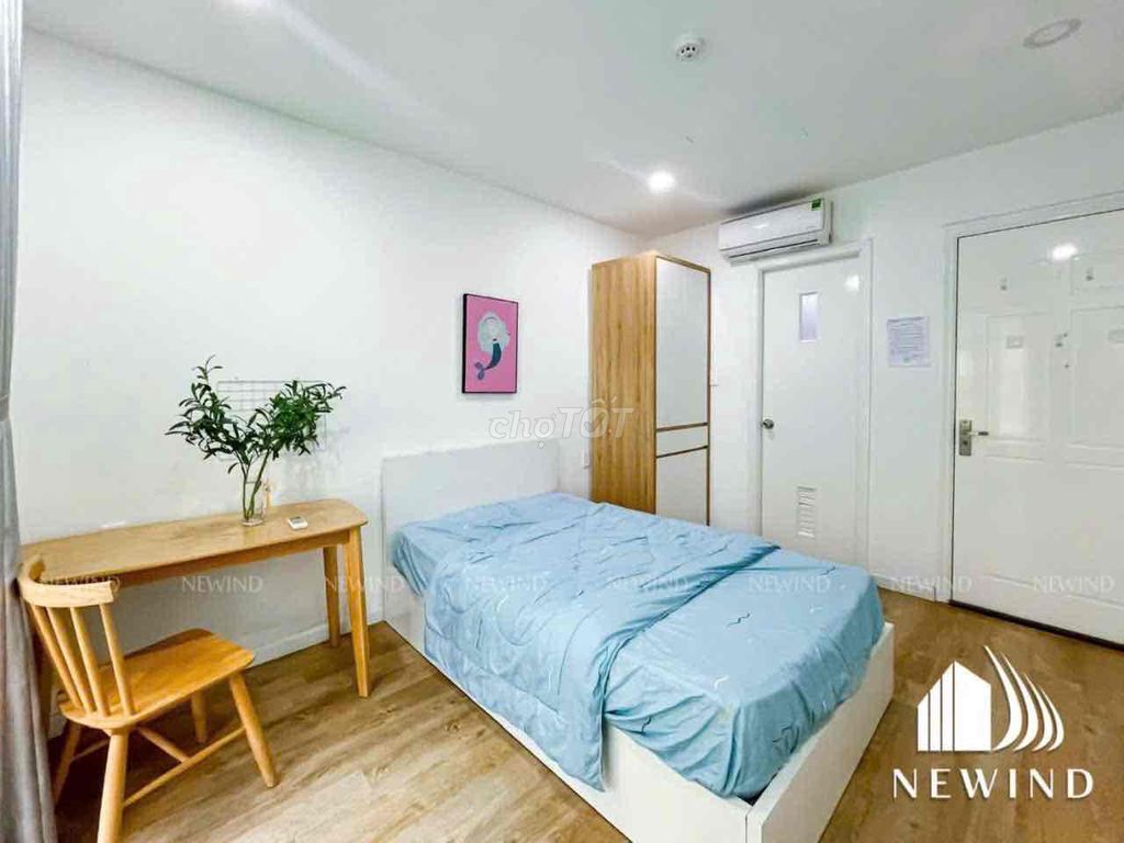 Hire the Guardian. A private bedroom. A personal Nguyễn Hữu Thọ Cleaner.