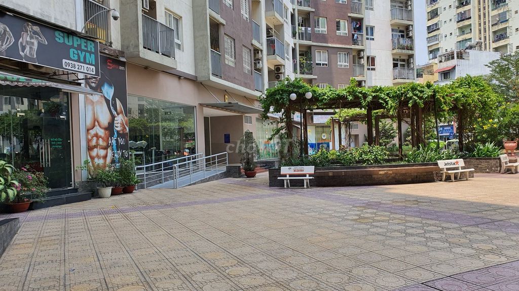 Rent an 80 M2 (2 bedrooms) C/C-C-C-C, N.V. That's 14 million.