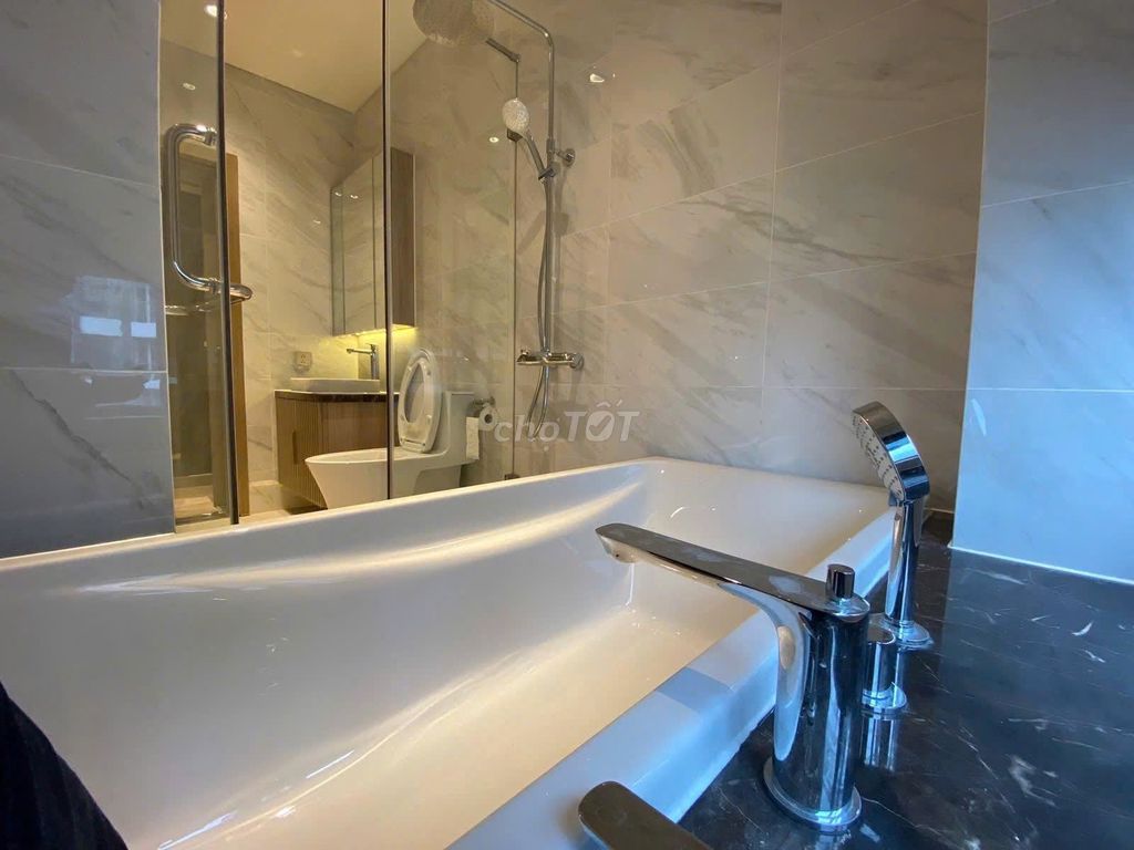 Penthouse Satra 205 m2, 4 bedrooms, 3 cabinet toilets Supremely Rents 48.5 million a month.