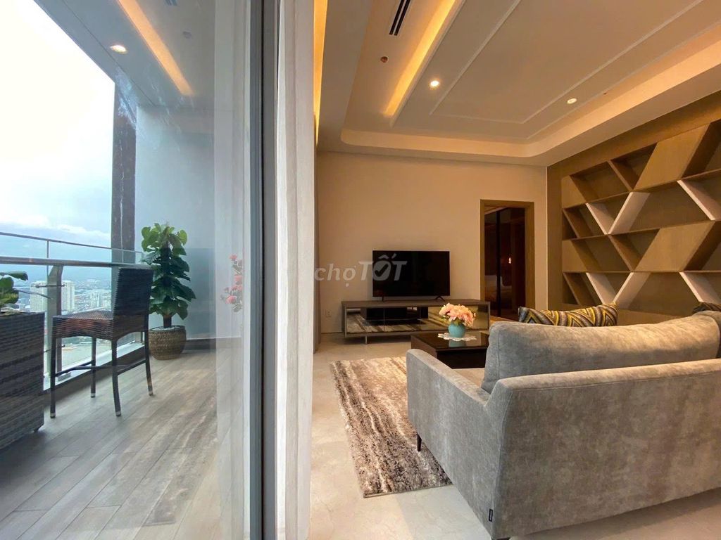Penthouse Satra 205 m2, 4 bedrooms, 3 cabinet toilets Supremely Rents 48.5 million a month.
