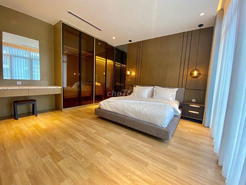 Penthouse Satra 205 m2, 4 bedrooms, 3 cabinet toilets Supremely Rents 48.5 million a month.