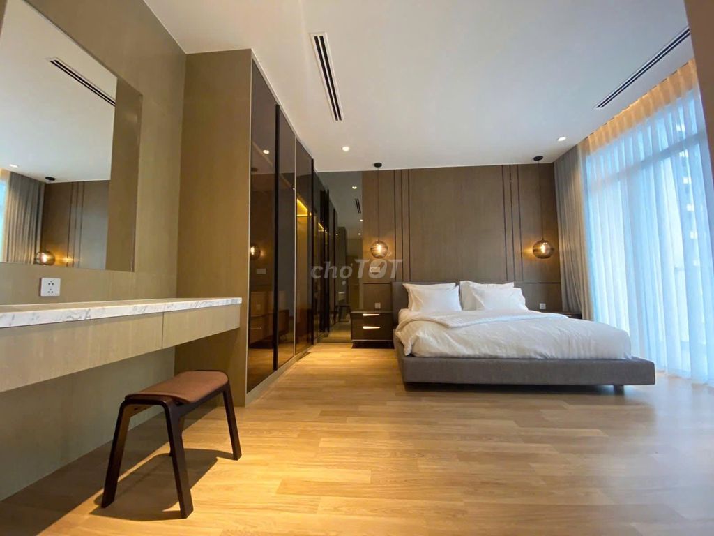 Penthouse Satra 205 m2, 4 bedrooms, 3 cabinet toilets Supremely Rents 48.5 million a month.