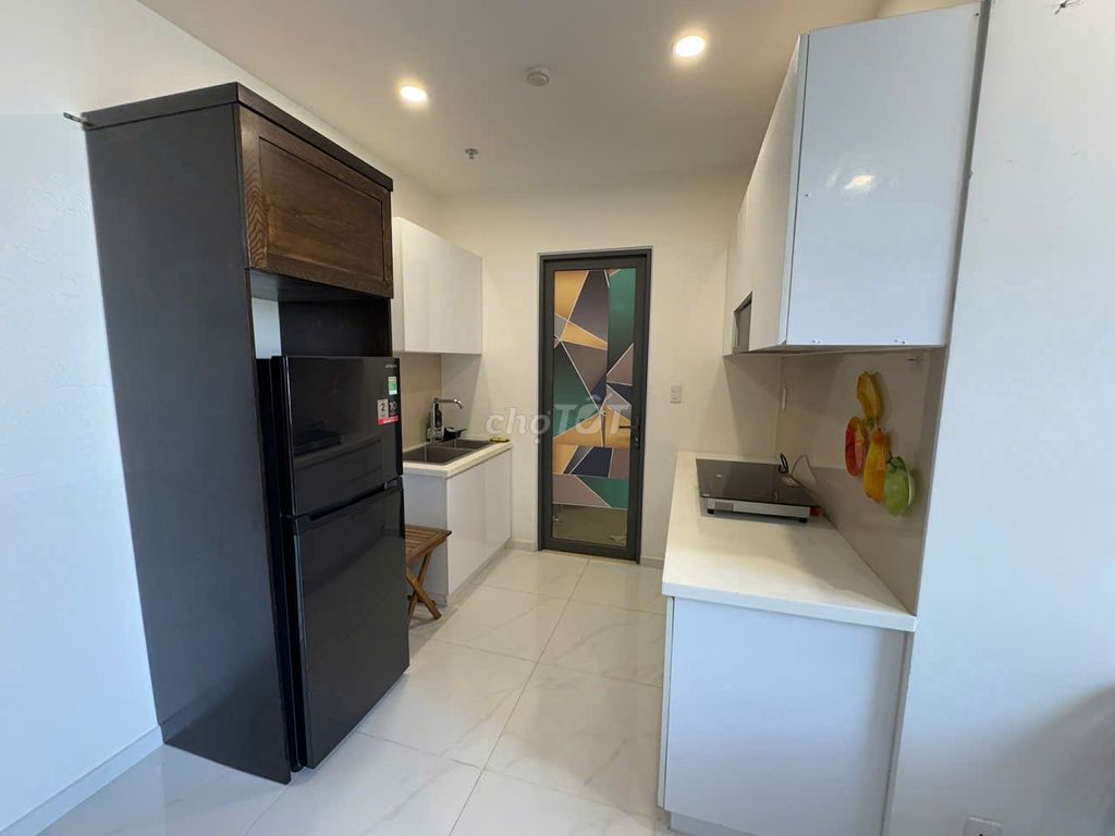 Qq250 M apartment. A bedroom. A full interior toilet.
