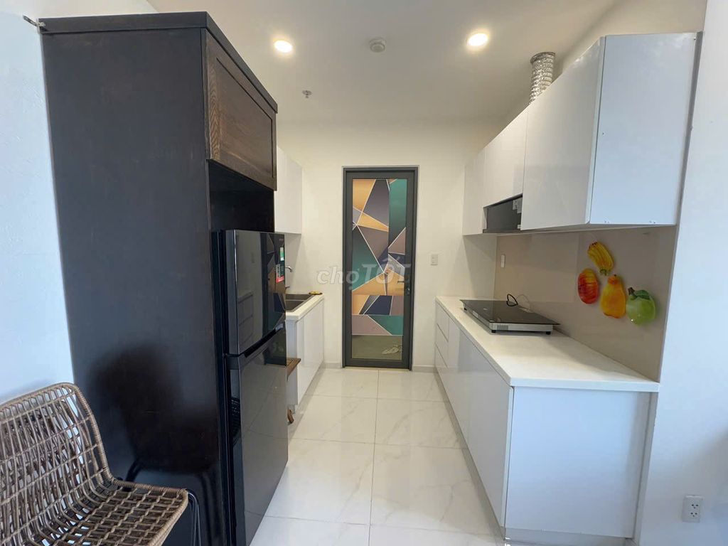 Qq250 M apartment. A bedroom. A full interior toilet.