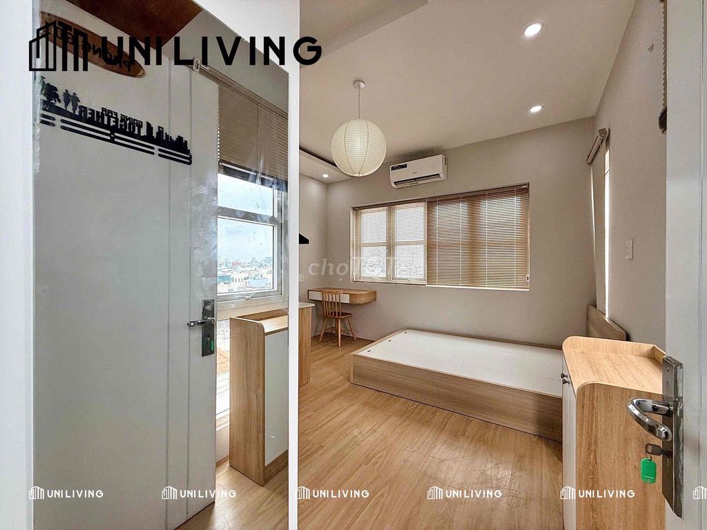 Open the apartment in downtown District 10, February 3,  cmt8, Long Hall