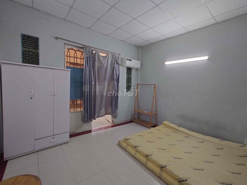 Rent a full interior inn - as a super-wide apartment in 1st.