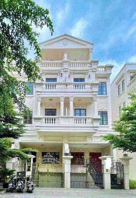 Renting the city house Land parkhills at 42 million.