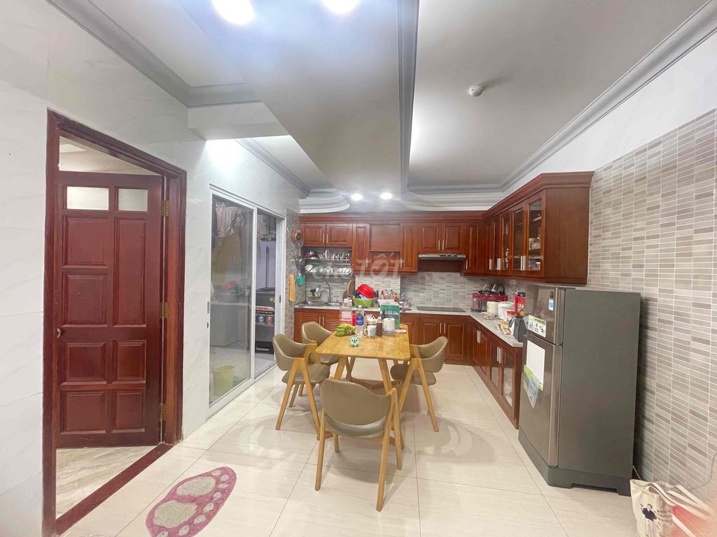 Rent Honyland apartment at nine million a month.