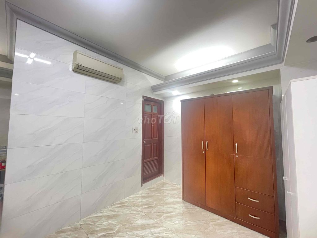 Rent Honyland apartment at nine million a month.