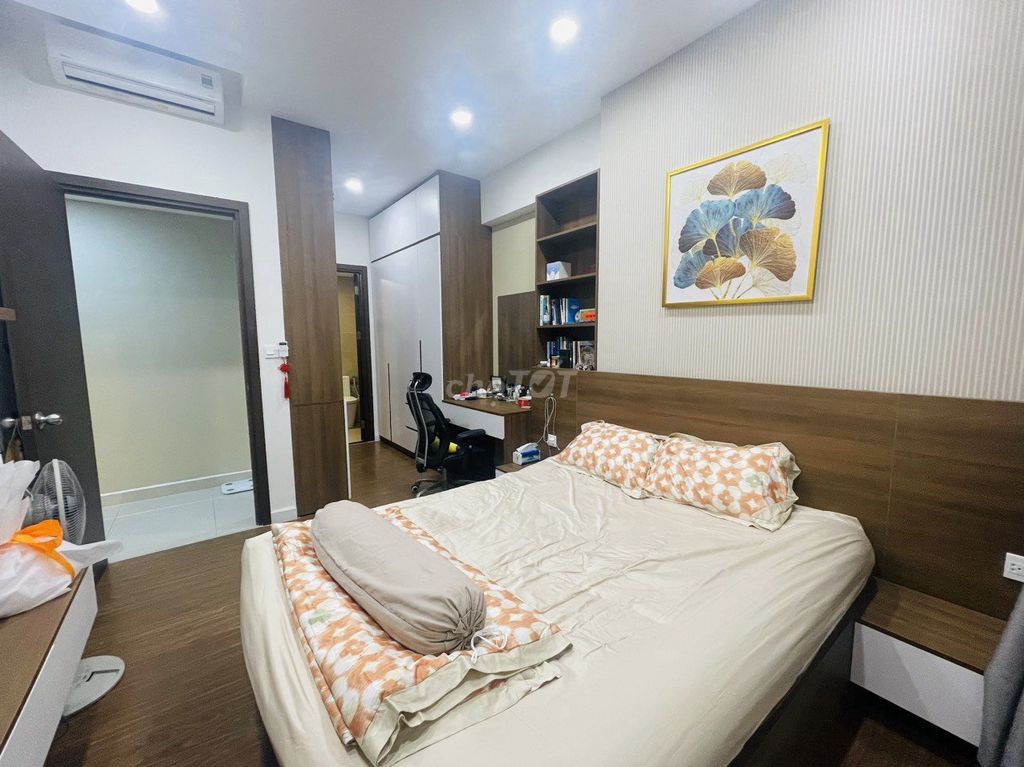 Rent the two bedrooms, two Sunrise Riverside- Full toilets, interior- View pool-free.