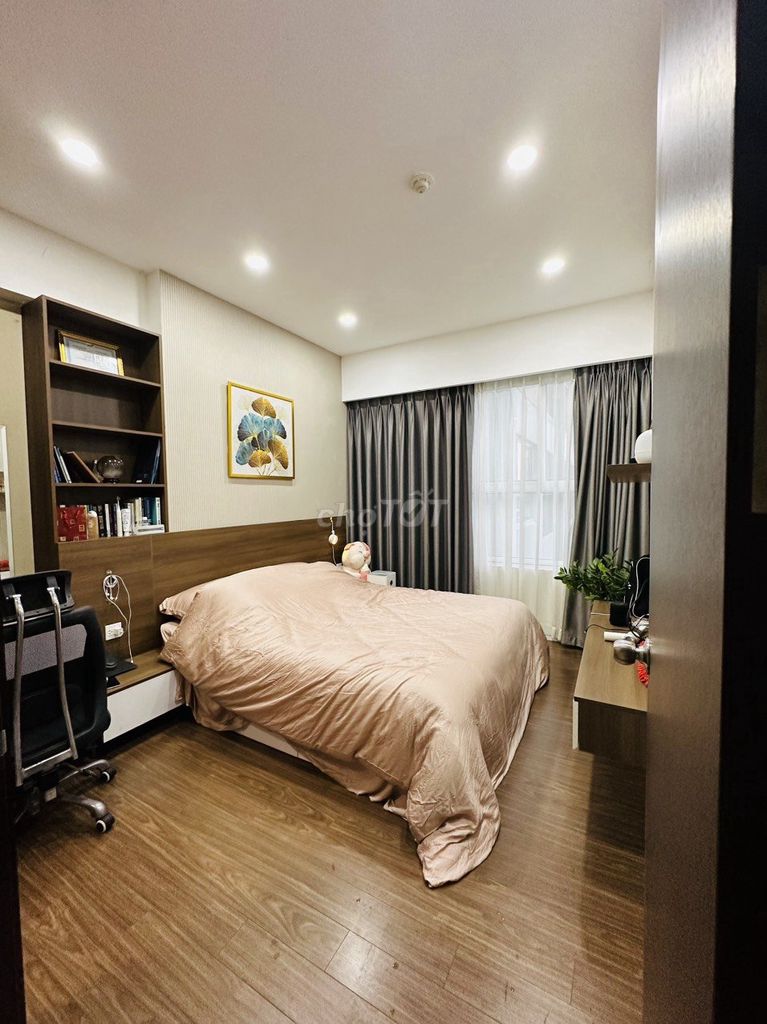 Rent the two bedrooms, two Sunrise Riverside- Full toilets, interior- View pool-free.