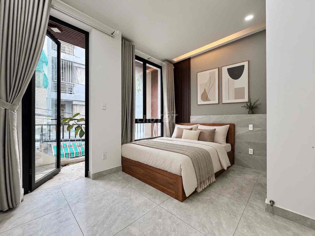 The new mini apartment built the window - the balcony next to the market he asked for the word Y