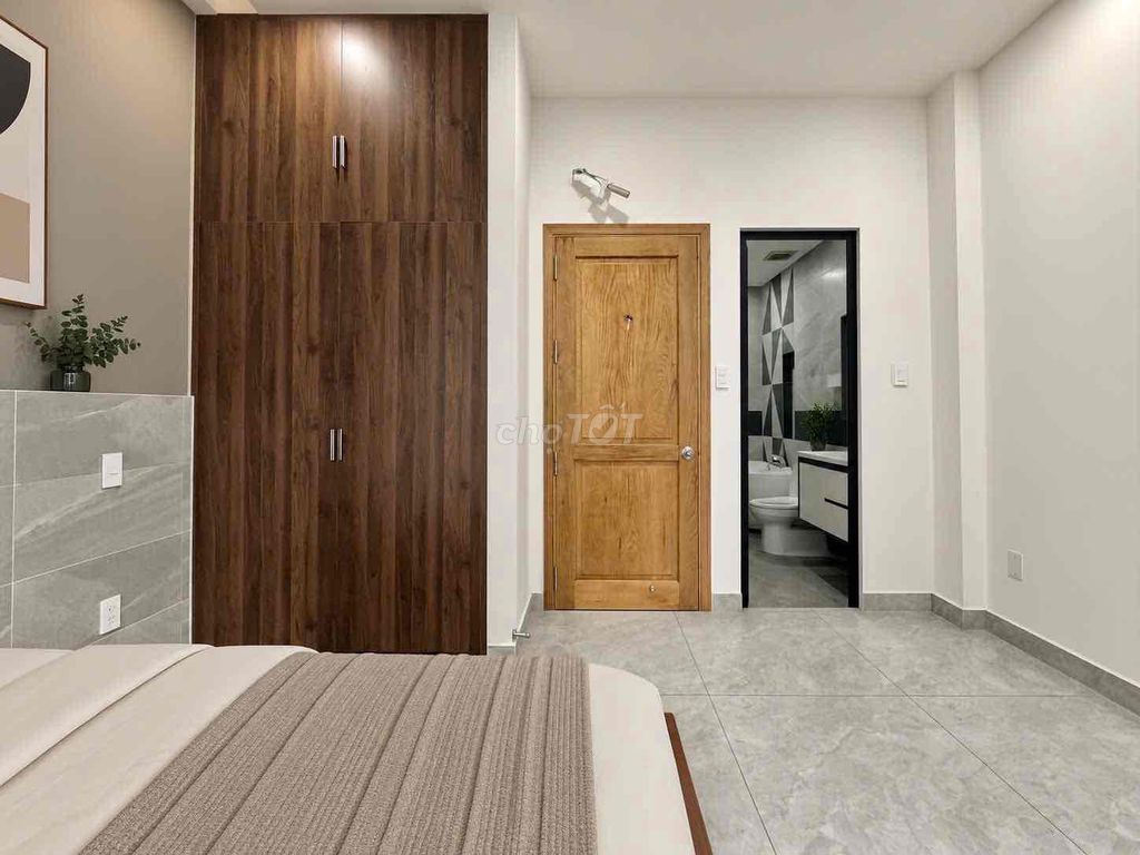 The new mini apartment built the window - the balcony next to the market he asked for the word Y