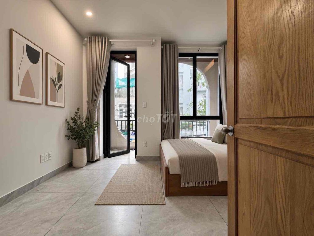 The new mini apartment built the window - the balcony next to the market he asked for the word Y