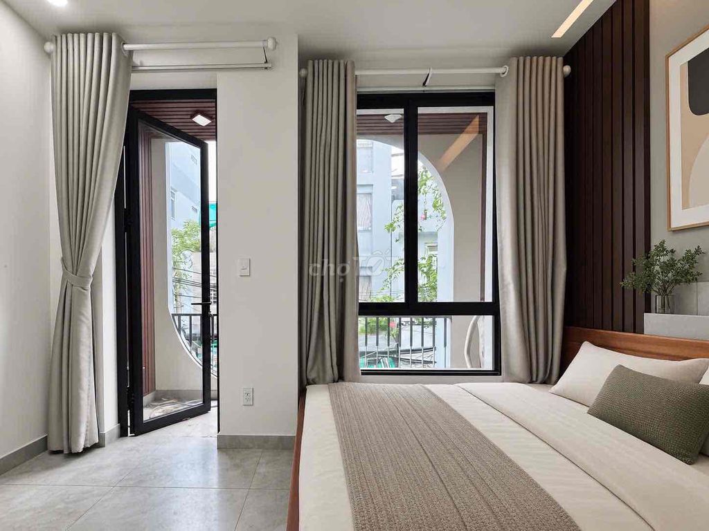 The new mini apartment built the window - the balcony next to the market he asked for the word Y
