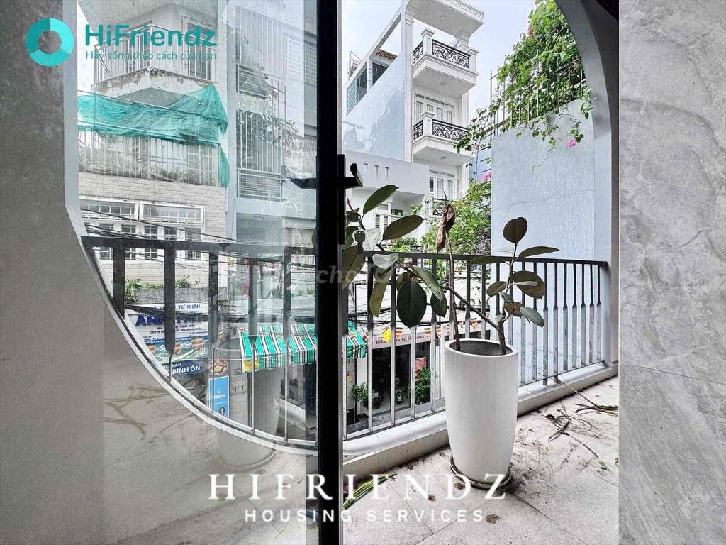 The new mini apartment built the window - the balcony next to the market he asked for the word Y