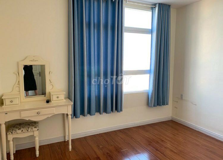 The apartment is next to the airport-- Cộng Hòa Plaza (70 M2 – 2 bedroom-- 2 toilets), price: 13 million a month.
