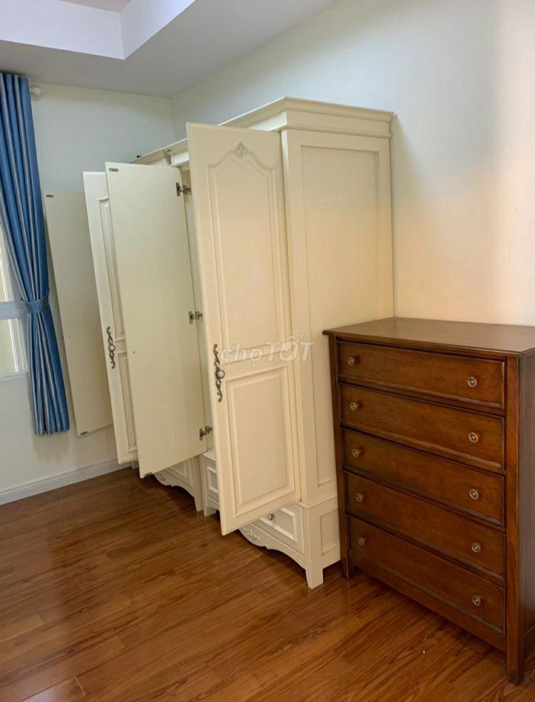 The apartment is next to the airport-- Cộng Hòa Plaza (70 M2 – 2 bedroom-- 2 toilets), price: 13 million a month.
