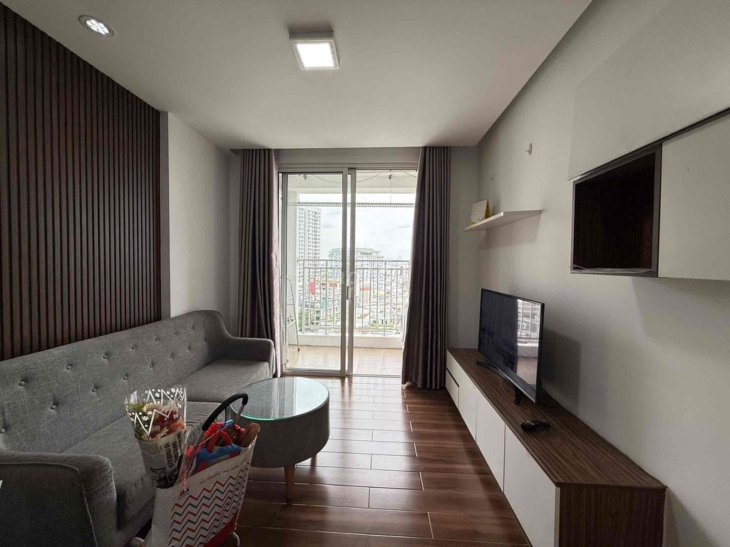 The apartment near the airport entered the beautiful house of furniture.