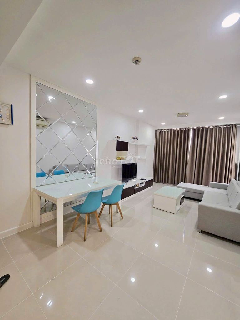 The Cộng Hòa Garden-2 apartment is 74 meters. The full house, 14.5 million a month.