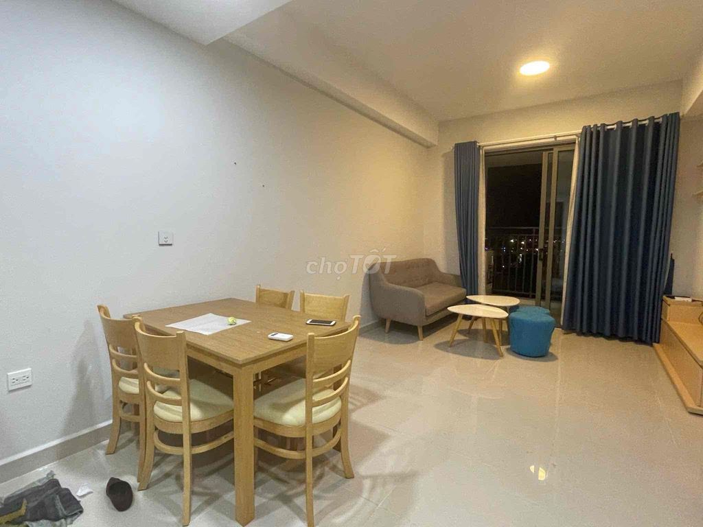 Rent Botanica Premier two bedrooms. A full interior toilet.