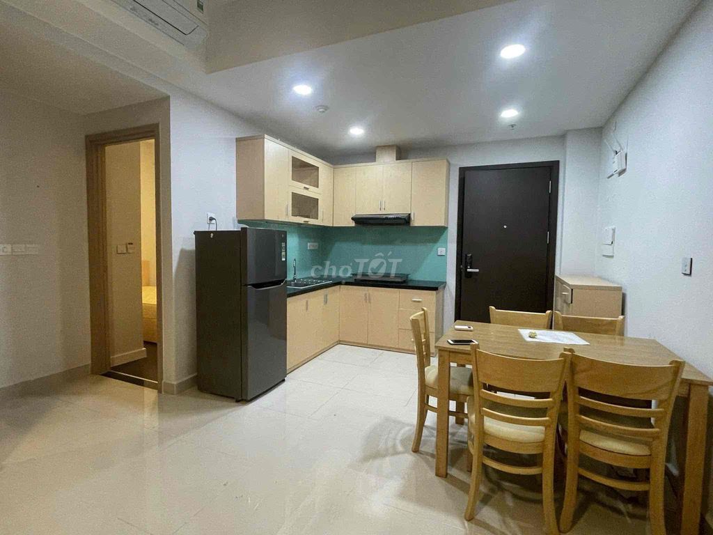 Rent Botanica Premier two bedrooms. A full interior toilet.