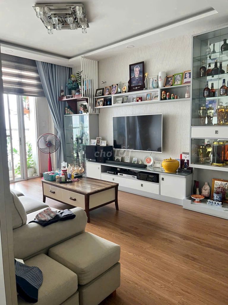 The apartment is 53 m-two-the-Zq0. Ten million, interior.