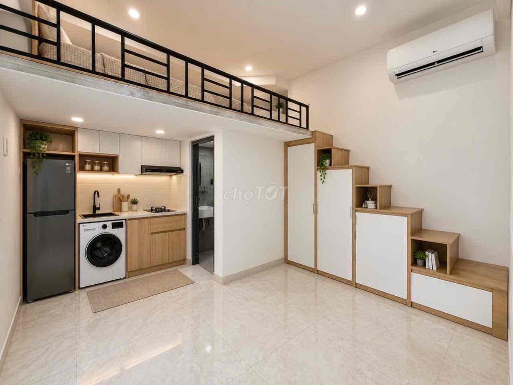 The balcony is full of private washing machines 100% in the middle.
