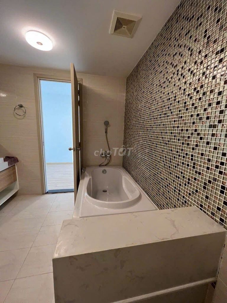 New City 3 bedrooms The Beauty View Corner - 133 meters - 240 basic loss - 23 million a month