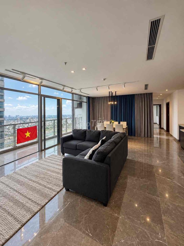 The penthouse Vinhomes Central Park is ready for a quick lease.