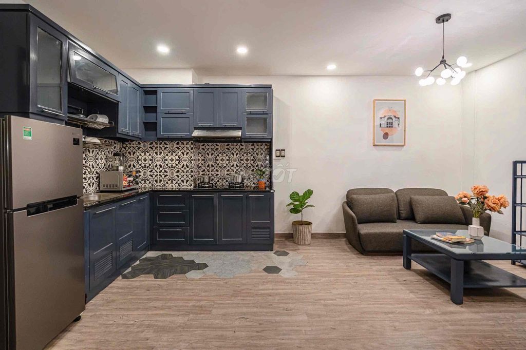 With 8 million in right now, a kitchen room in bến thành.
