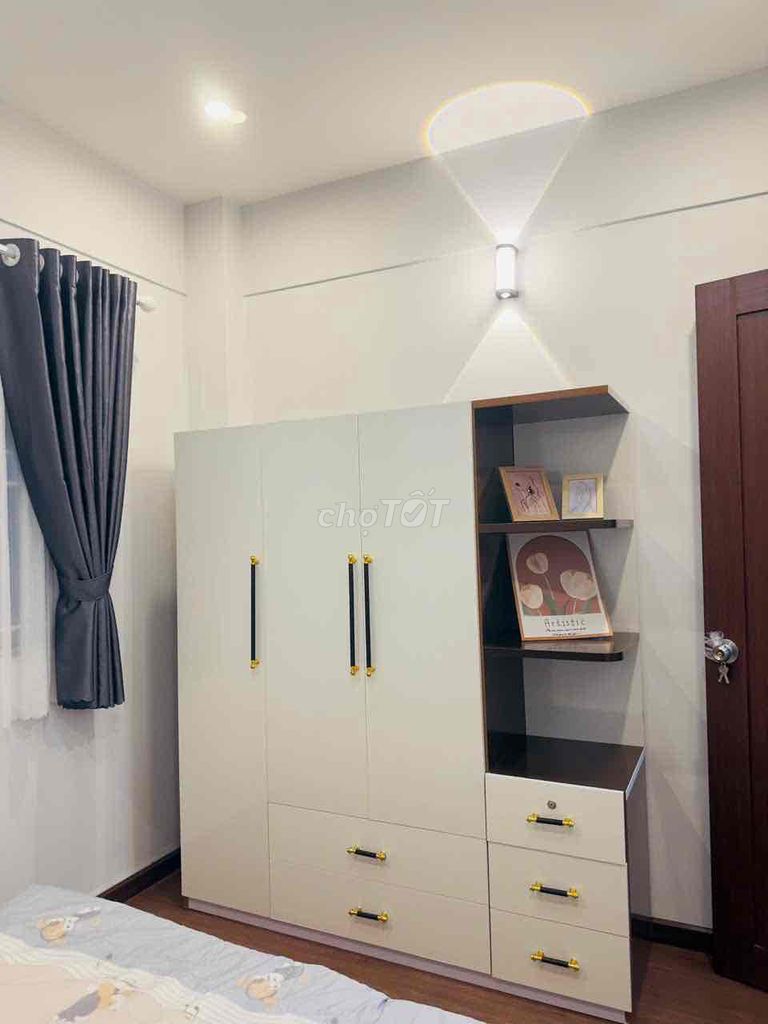 Rent an old apartment. Two bedrooms. A 70-foot toilet.